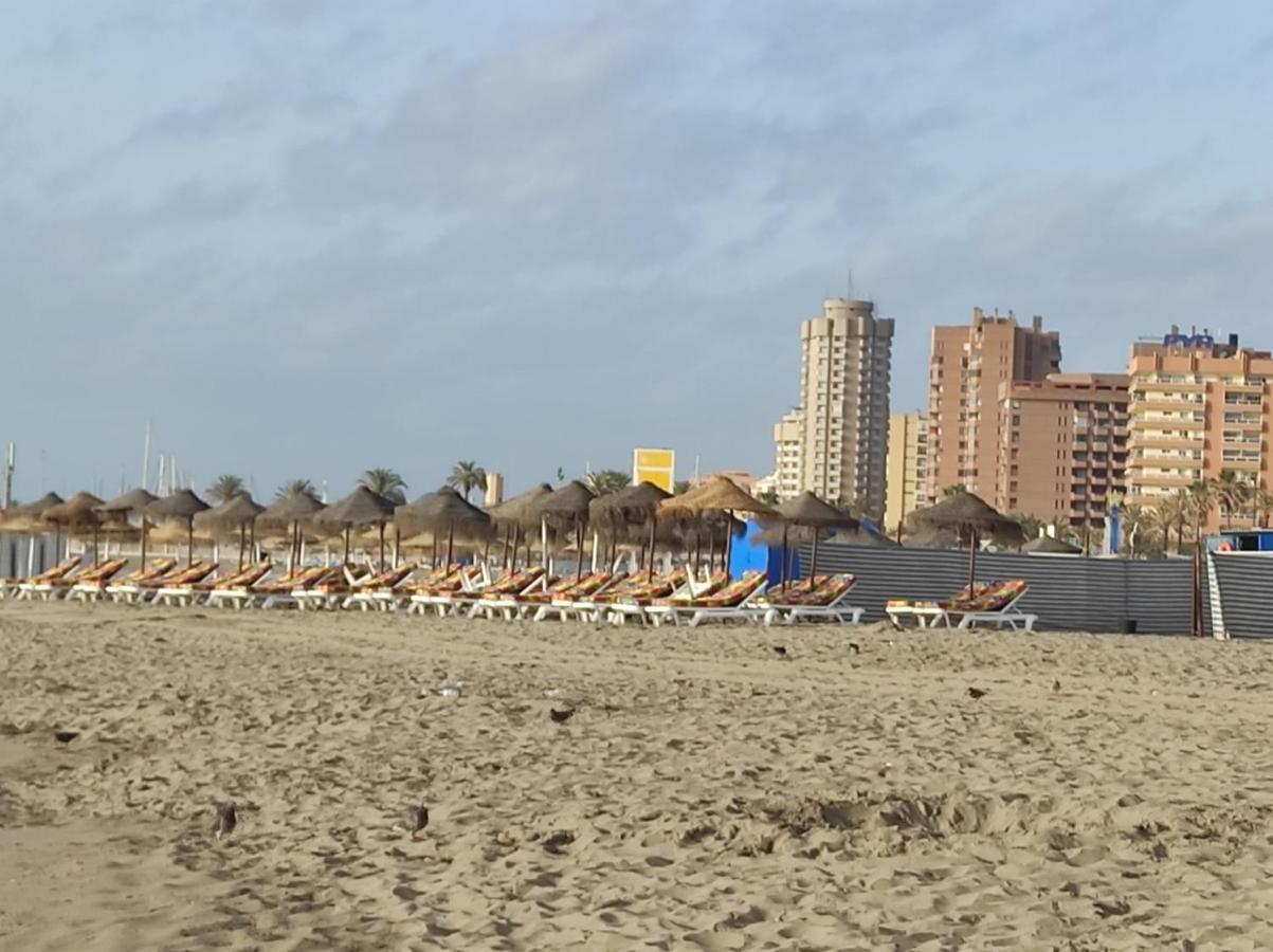 Atico Primera Linea Marina Beach ฟูเอนฮิโรลา ภายนอก รูปภาพ